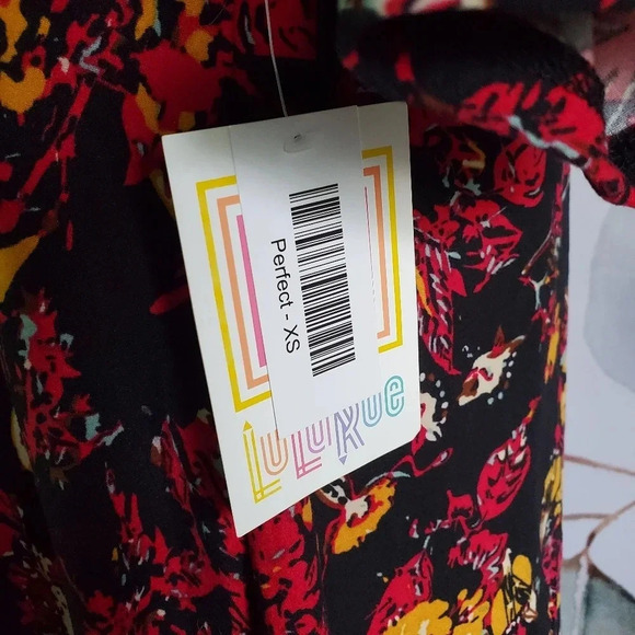 LULAROE | Perfect T in Dark Floral sz XS - Picture 3 of 6